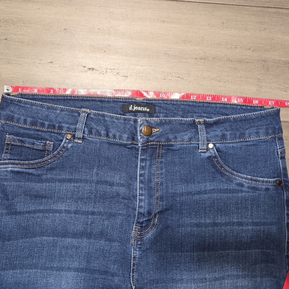 Classic Blue Women's Jeans - Picture 4 of 5